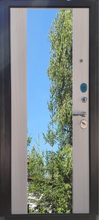 Входная дверь Гарант Антик серебро / Сандал белый + зеркало - вид изнутри